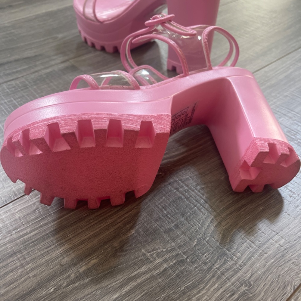 Pink Heels - Picture 3 of 4